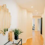 Modern 2 Bed With Parking