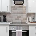 Apartamento Modern Sleeps 6 *