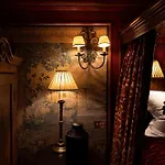 Hotel The Witchery 5*