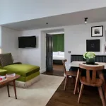 The Grand, A Luxury Collection Hotel, 公寓式酒店 5*