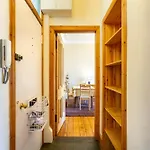 Bright 1 Bedroom Near Centre *