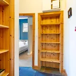 Bright 1 Bedroom Near Centre *