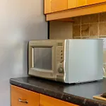 Bright 1 Bedroom Near Centre *