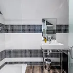 Stay Central Hotel מלון 3*