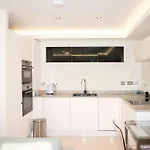 Bright 1 Bedroom Centre With Historic Twist *