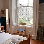 Dene Guest House, New Town 3*