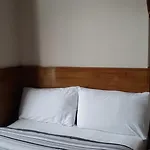 Pensión Adelphi 3*