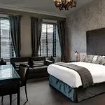 Hotel Nira Caledonia 4*