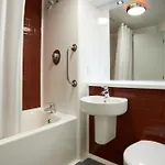 Hotel Travelodge Queen Street 3*