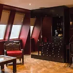 Le Monde Hotel