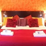 Victoria Park House Hostel *