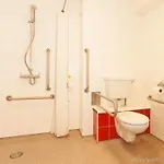Travelodge Waterloo Place Hotel 3*