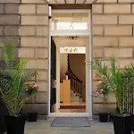 Ξενοδοχείο με διαμερίσματα Edinburgh City Suites 4*