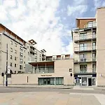 Holyrood With Parking & Lift Access * Édimbourg