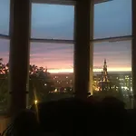 Modern Flat With Fantastic Views By The Royal Mile شقة إدنبرة