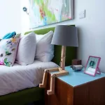 Modern Flat With Fantastic Views By The Royal Mile شقة