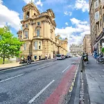 Modern Flat With Fantastic Views By The Royal Mile شقة *