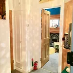 The Jeffrey Street Retreat * Edinburg