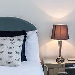 Charming, & Spacious Georgian 3 Bed Apartamento *