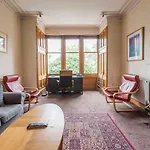 3 Bed Overlooking Meadows Park Apartment Edinburgh
