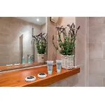And Stylish One Bedroom * Edinburgh