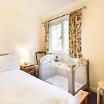 Central & Stylish 3 Bedroom, 2 Bath, Free Parking * Edinburgh