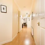 Central & Stylish 3 Bedroom, 2 Bath, Free Parking Apartmán