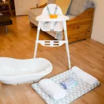 Central & Stylish 3 Bedroom, 2 Bath, Free Parking *