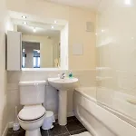 Central & Stylish 3 Bedroom, 2 Bath, Free Parking * Edinburgh