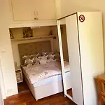 Centre Escape With Private Garden Lejlighed