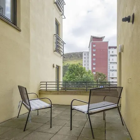 Apartment The Rock View Old Town 2-bedroom Terrace Lift Parking Edinburgh