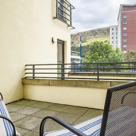 The Rock View Old Town 2-bedroom Terrace Lift Parking *