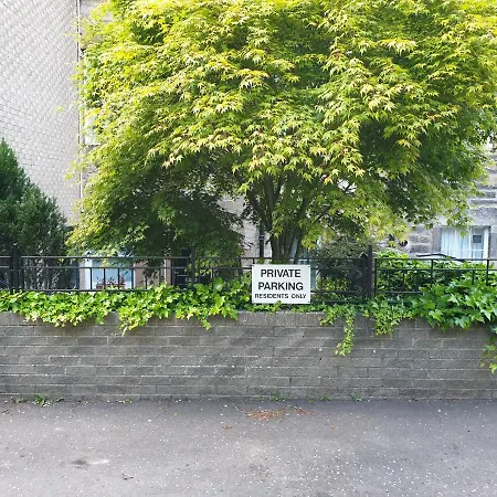 Roseneath Place - Lovely 2 Bed Near Meadows With Private Parking *