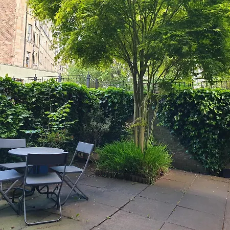 Apartamento Roseneath Place - Lovely 2 Bed Near Meadows With Private Parking Edimburgo