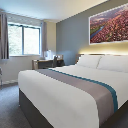 Отель Travelodge Edinburgh Park 3*