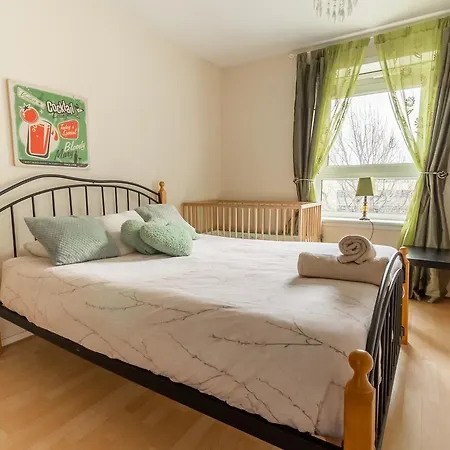 Apartment Edinburgh City Centre Aishia/Sakina Apartment *