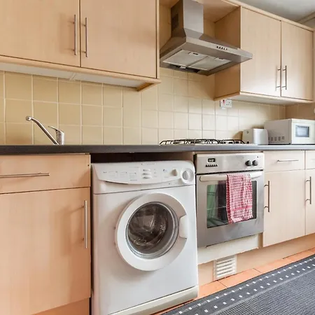 Edinburgh City Centre Aishia/Sakina Apartment Edinburgh