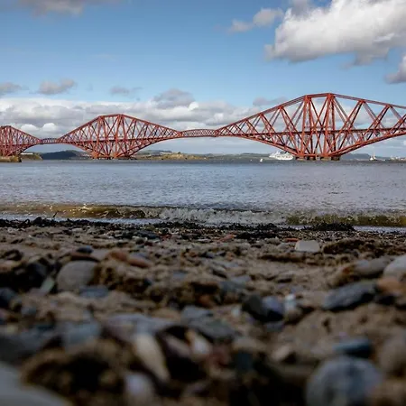 Orocco Pier 3* South Queensferry