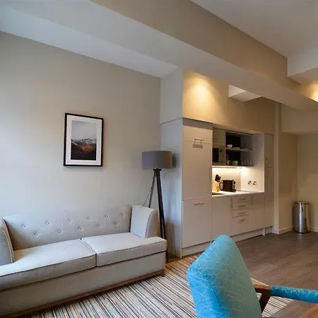 Heeton Concept Queen Street Aparthotel 4*