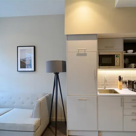 Heeton Concept Queen Street Aparthotel 4*