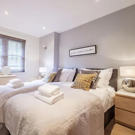 The Rock View Old Town 2-bedroom Terrace Lift Parking Edinburgh