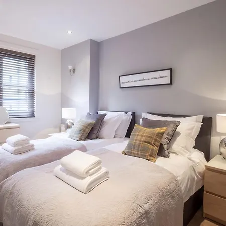 Apartment The Rock View Old Town 2-bedroom Terrace Lift Parking Edinburgh