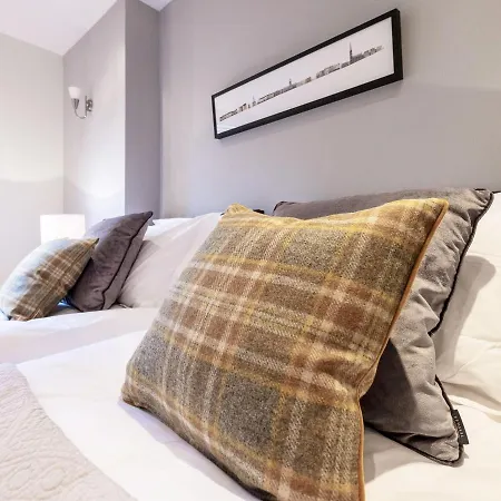 The Rock View Old Town 2-bedroom Terrace Lift Parking Apartment *