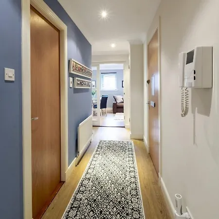 The Rock View Old Town 2-bedroom Terrace Lift Parking Apartment Edinburgh