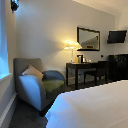No6 West Coates فندق