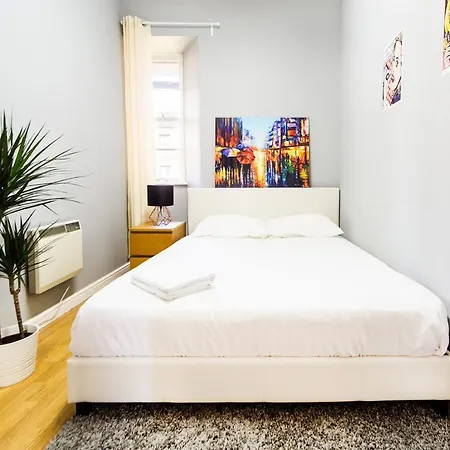 B83 Grove Street Apartment *