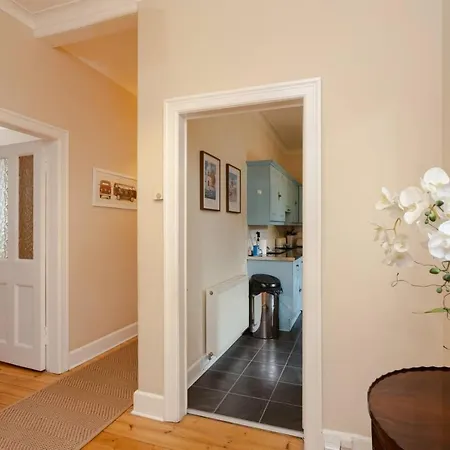 Modern Trinity In Good Location Apartment