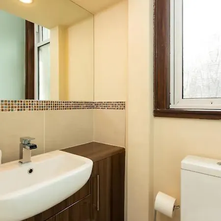 Modern Trinity In Good Location Apartment Edinburgh
