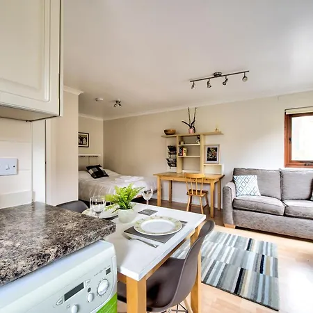 Stunning Studio Dean Village, Parking Apartment Edinburgh