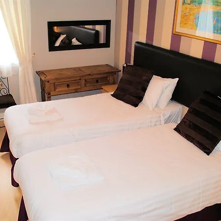 Edinburgh Aparthotel 4*